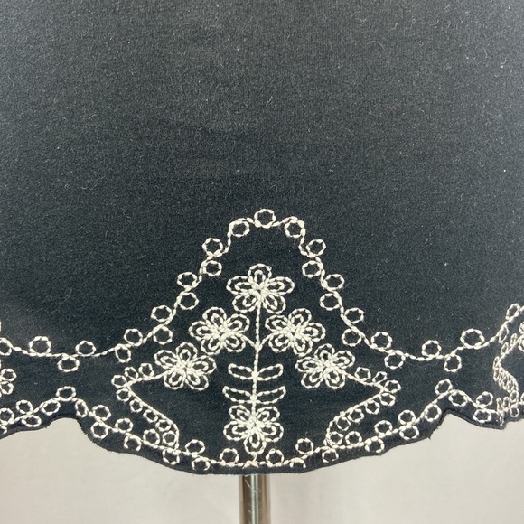 BCBG Max Azria 100% Cotton Black Tunic with Embroidered White Flower Detail - Picture 5 of 9